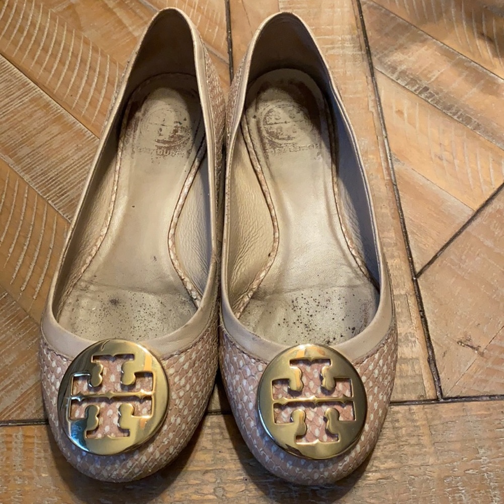 Tan and white Tori Burch flats